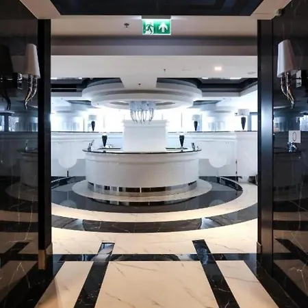 Daire Hanza Tower Downtown - 24 Sauna & Jacuzzi & Pool *
