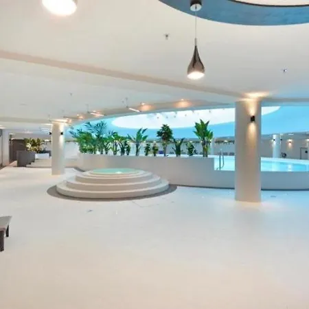 Daire Hanza Tower Downtown - 24 Sauna & Jacuzzi & Pool